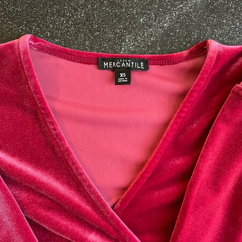 EUC J. Crew Pink Velvet Top V-Neck Women’s Extra Small (XS) Wrap Long Sleeve - Picture 3 of 5